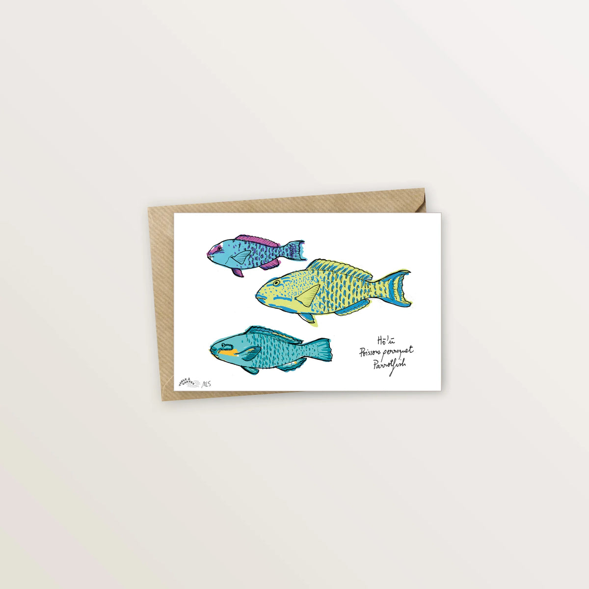 Carte postale Poissons perroquets : trois poissons perroquets bleus et verts, avec enveloppe kraft