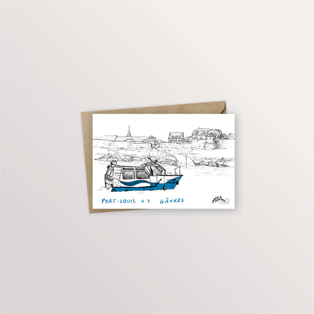 Carte postale Port-Louis – Gâvres : le bateau passeur bleu et blanc devant Port-Louis
