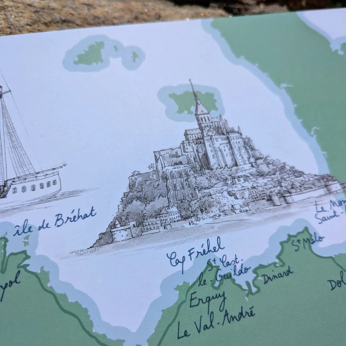 Détail de l'affiche GR34 : le Mont-Saint-Michel dessiné à la plume au-dessus de la baie
