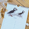 Calendrier perpétuel « Oiseaux de bord de mer », page de mai : deux macareux moines