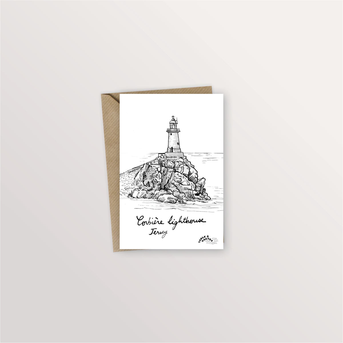 Carte postale Jersey : le phare de Corbière sur son îlot rocheux face à la mer, dessin à l'encre