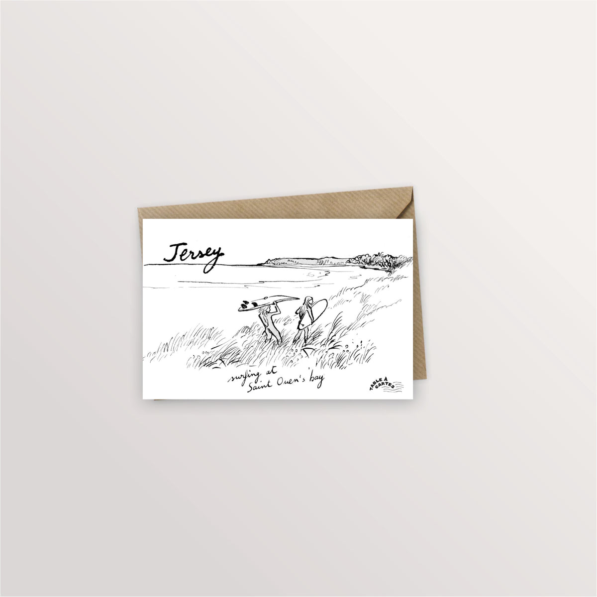 Carte postale Jersey : surfeurs traversant les dunes de St Ouen's Bay, dessin à l'encre
